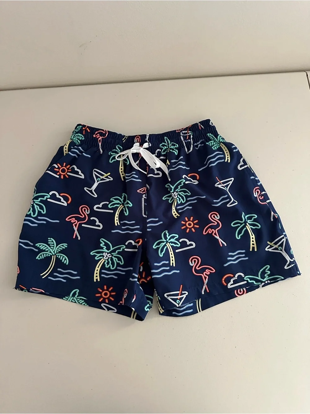 Chubbies Neon Tropical Swim Trunks Men’s Small Palm Tree Flamingo ResortWear